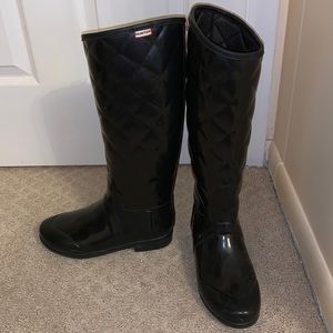 Hunter black tall quilted rain boots. Women size 8 (Eur 39).